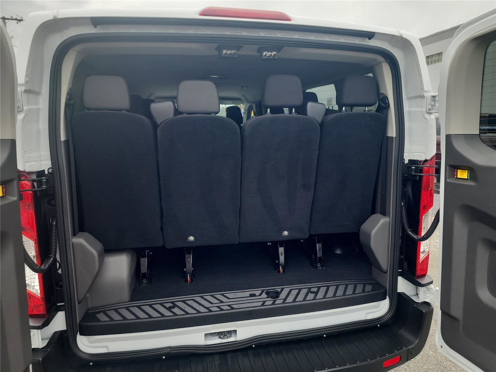 2023 Ford Transit Passenger Wagon XLT