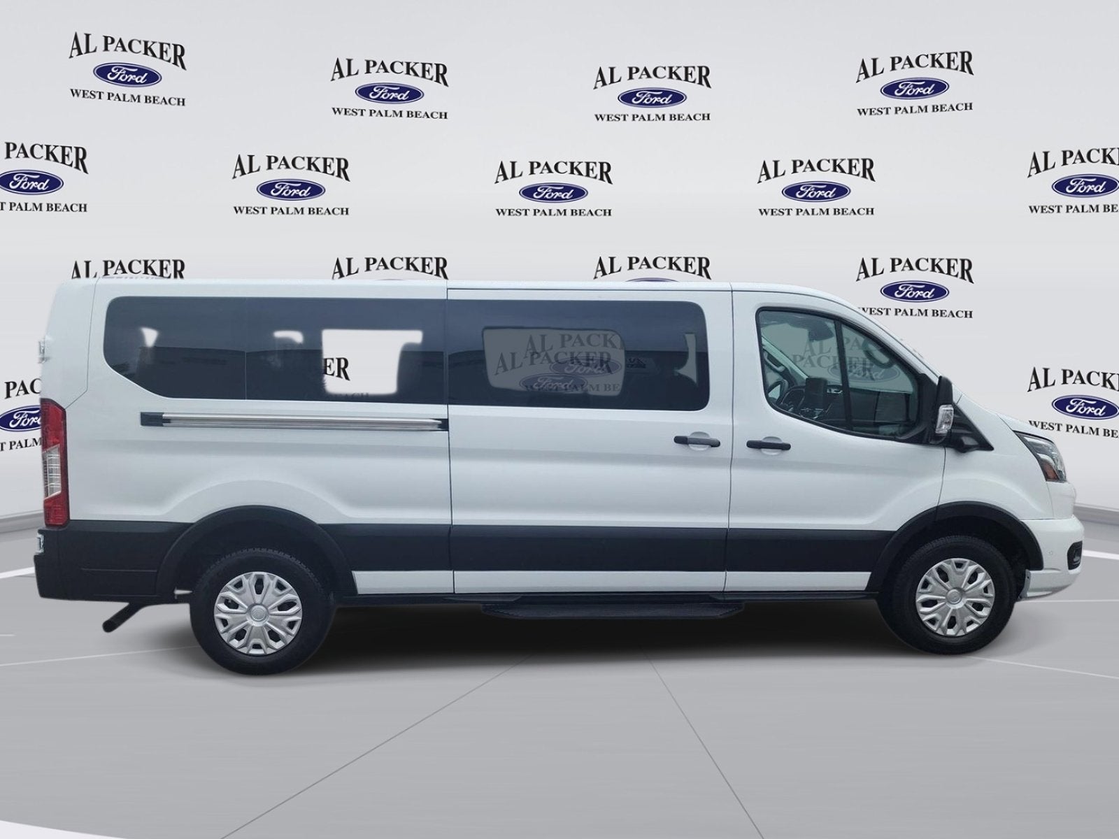 2023 Ford Transit Passenger Wagon XLT