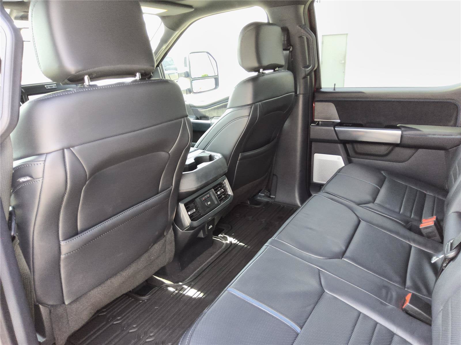 2025 Ford Super Duty F-250 SRW Platinum