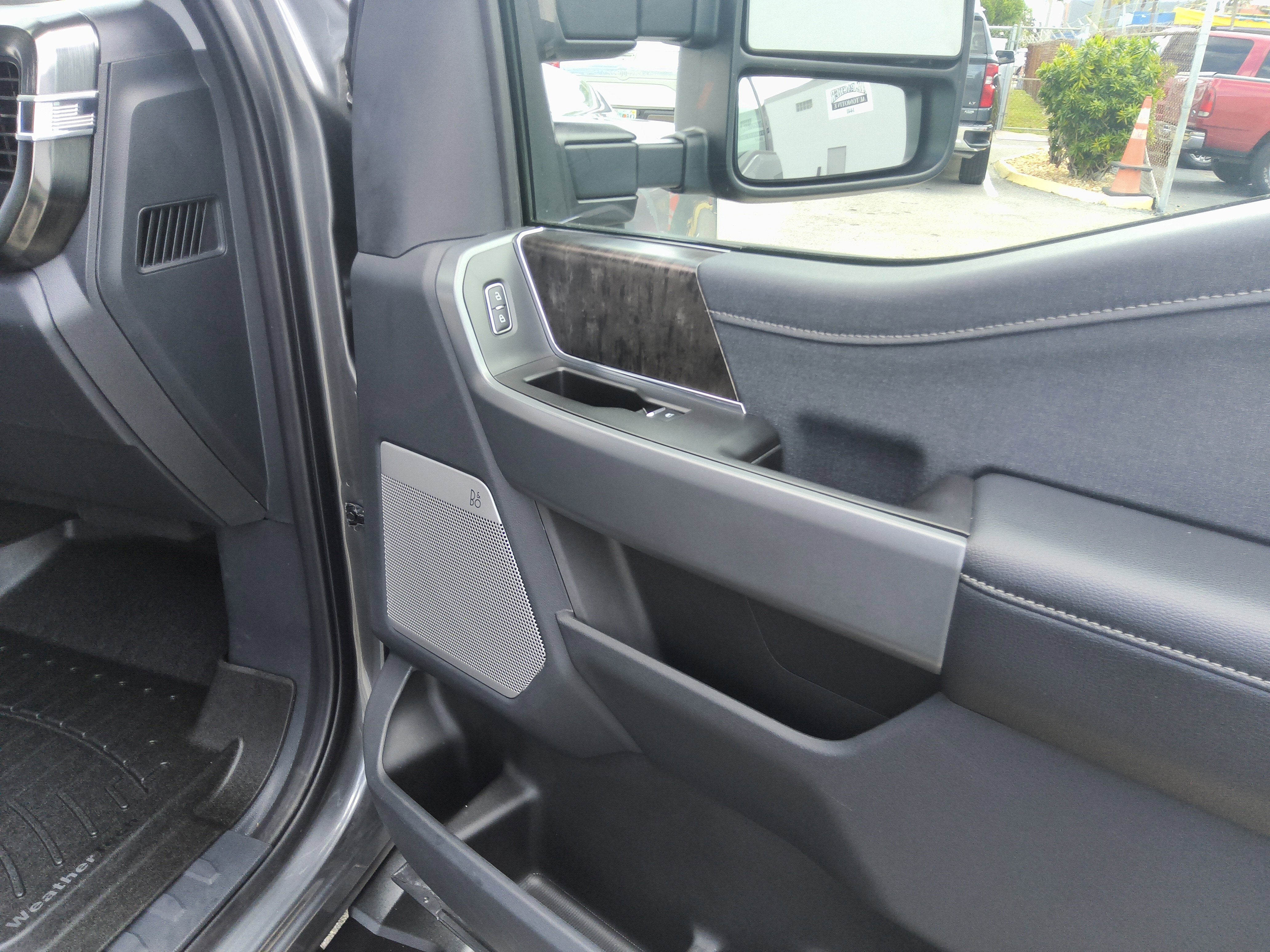 2024 Ford Super Duty F-350 SRW LARIAT