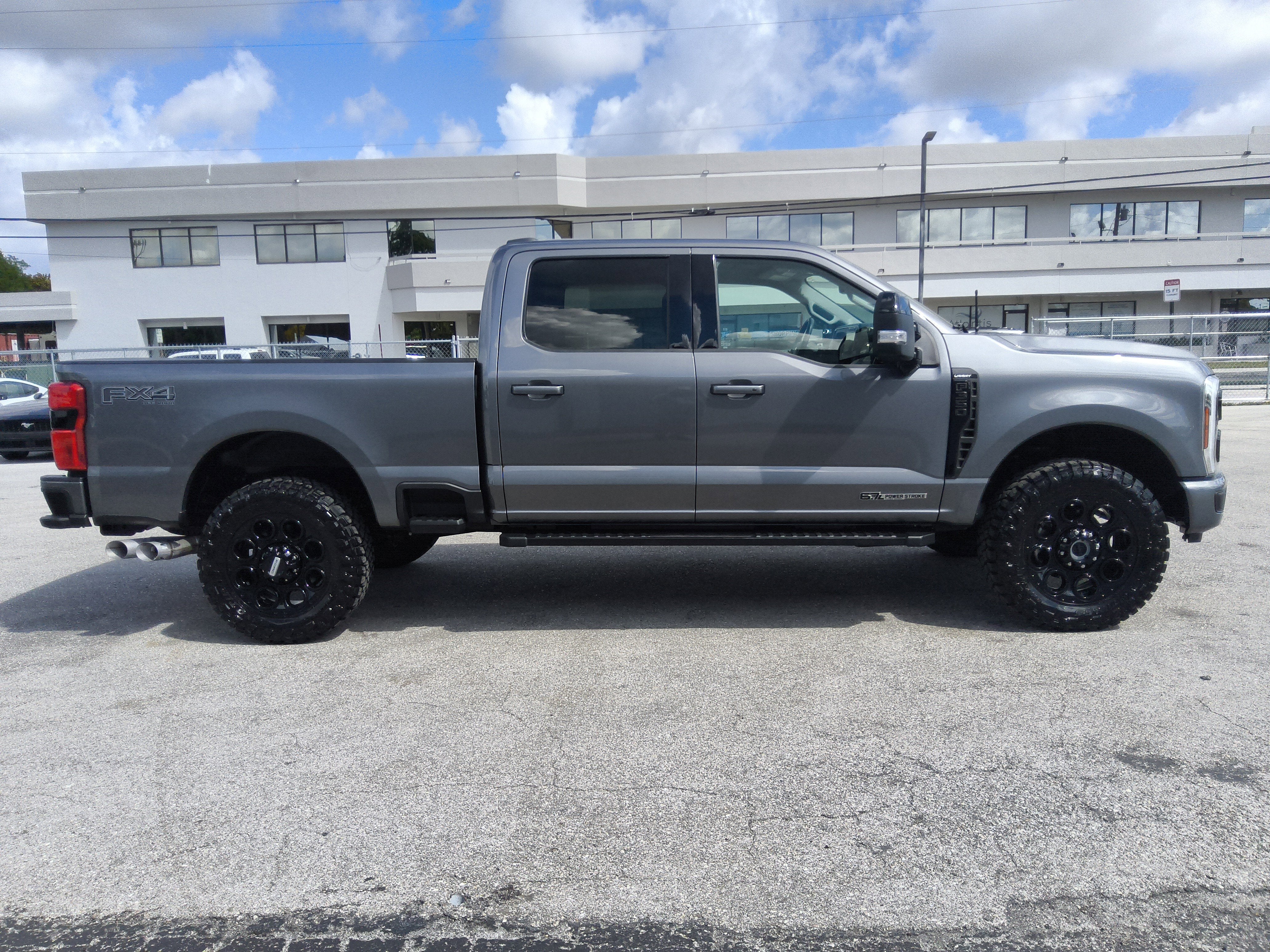 2024 Ford Super Duty F-350 SRW LARIAT
