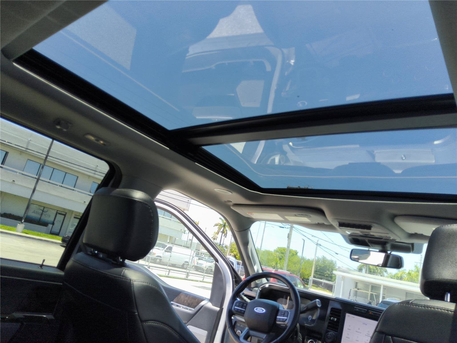 2024 Ford Super Duty F-350 DRW LARIAT