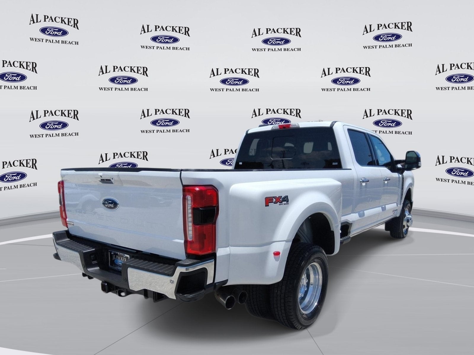 2024 Ford Super Duty F-350 DRW LARIAT
