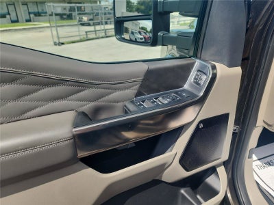 2025 Ford Super Duty F-450 DRW Platinum
