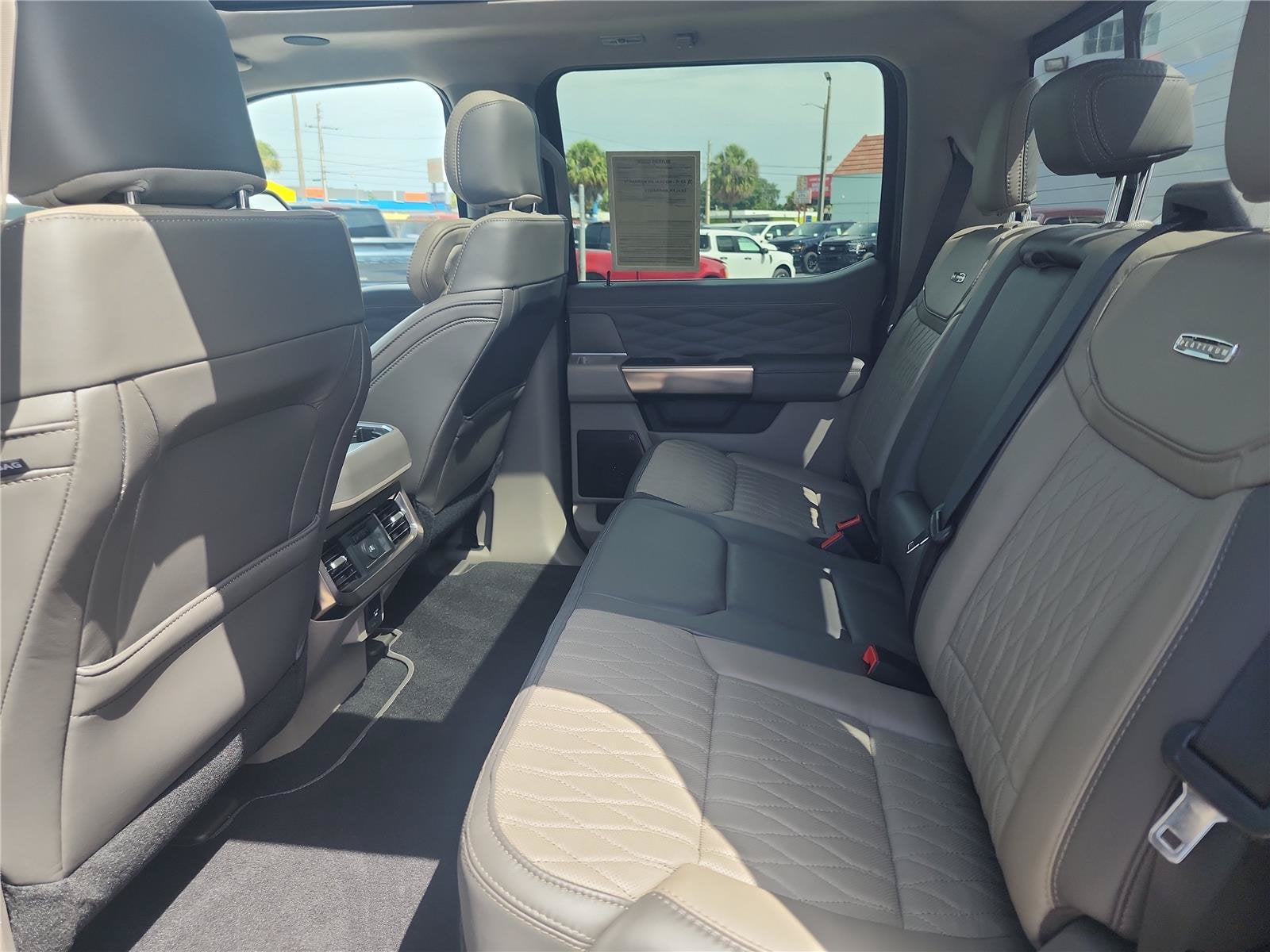 2025 Ford Super Duty F-450 DRW Platinum