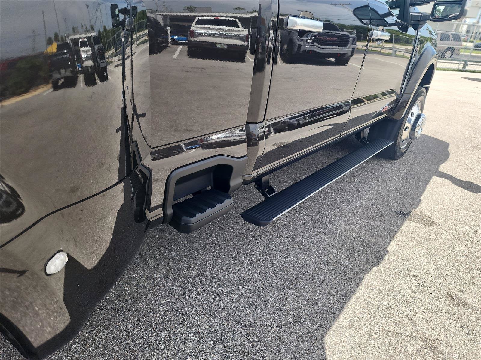 2025 Ford Super Duty F-450 DRW Platinum
