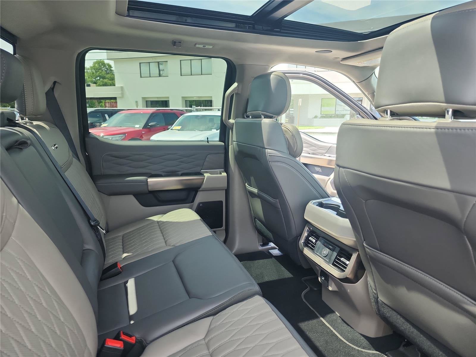 2025 Ford Super Duty F-450 DRW Platinum