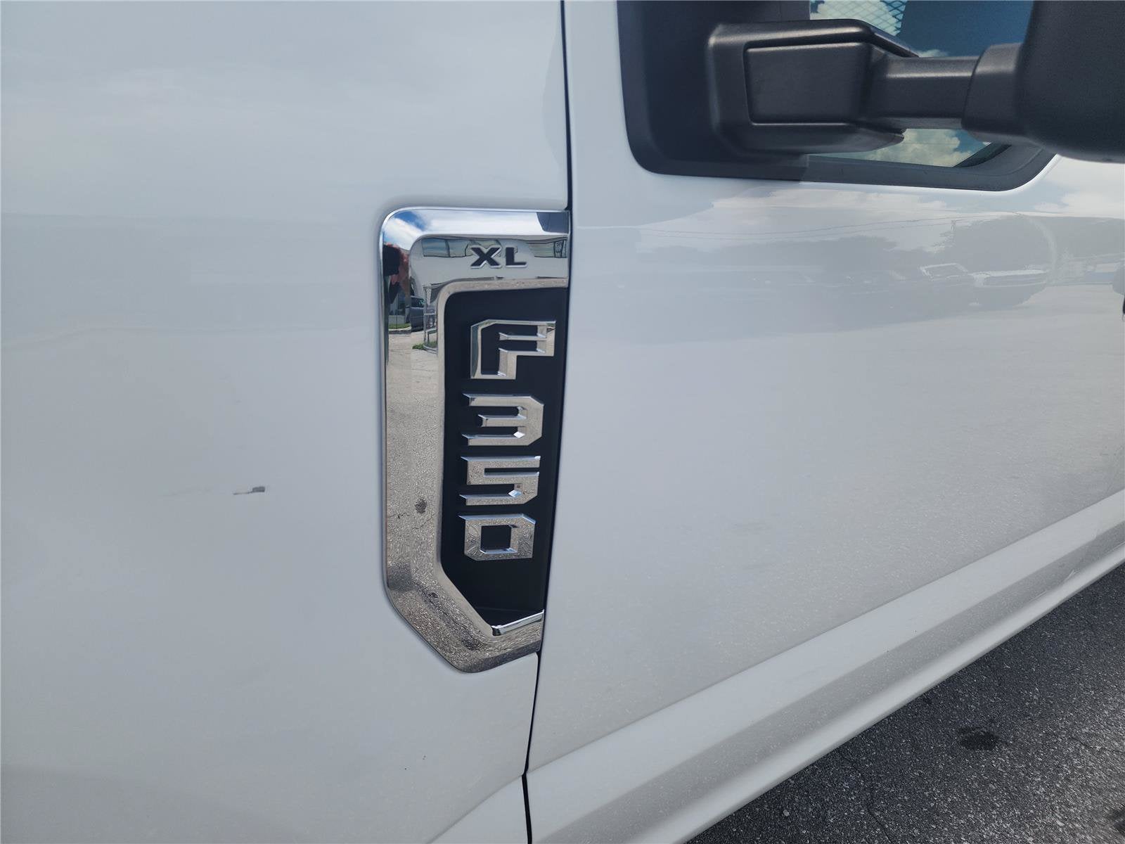 2022 Ford Super Duty F-350 SRW XL