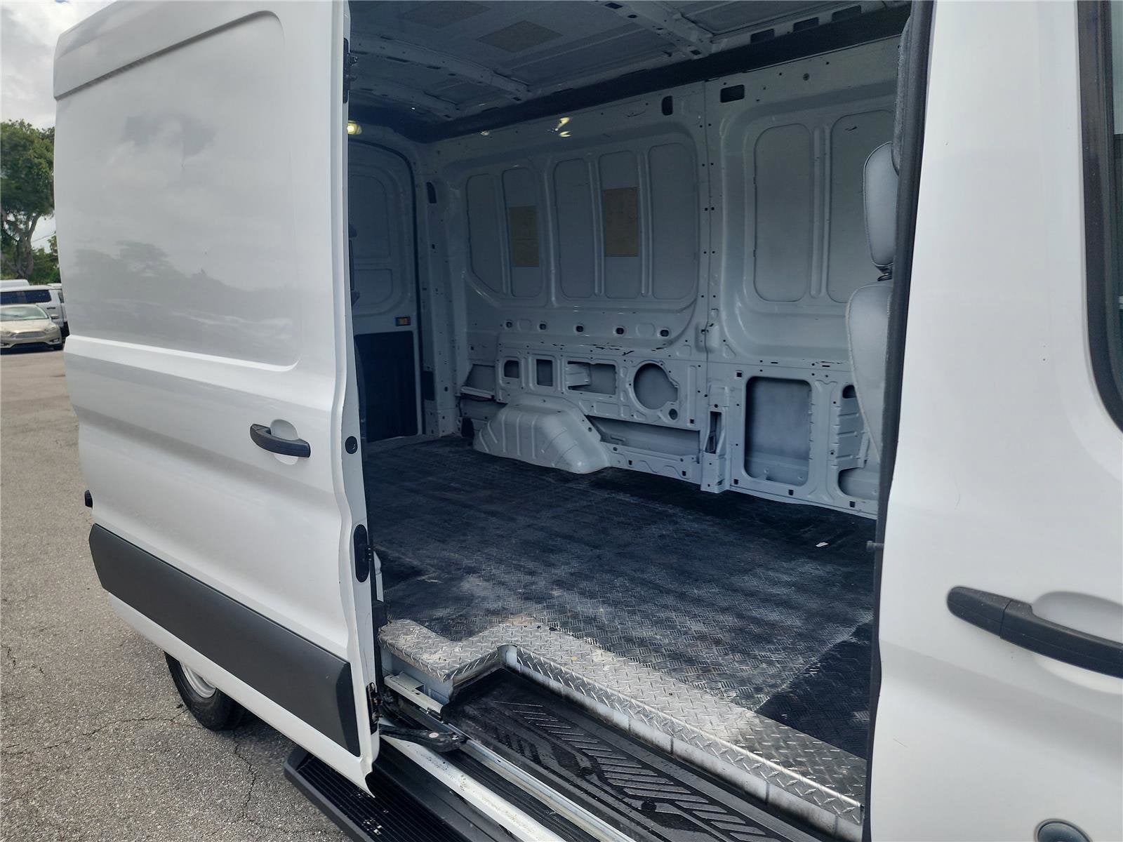 2017 Ford Transit Van T-250 148" Med Rf 9000 GVWR Sliding RH Dr