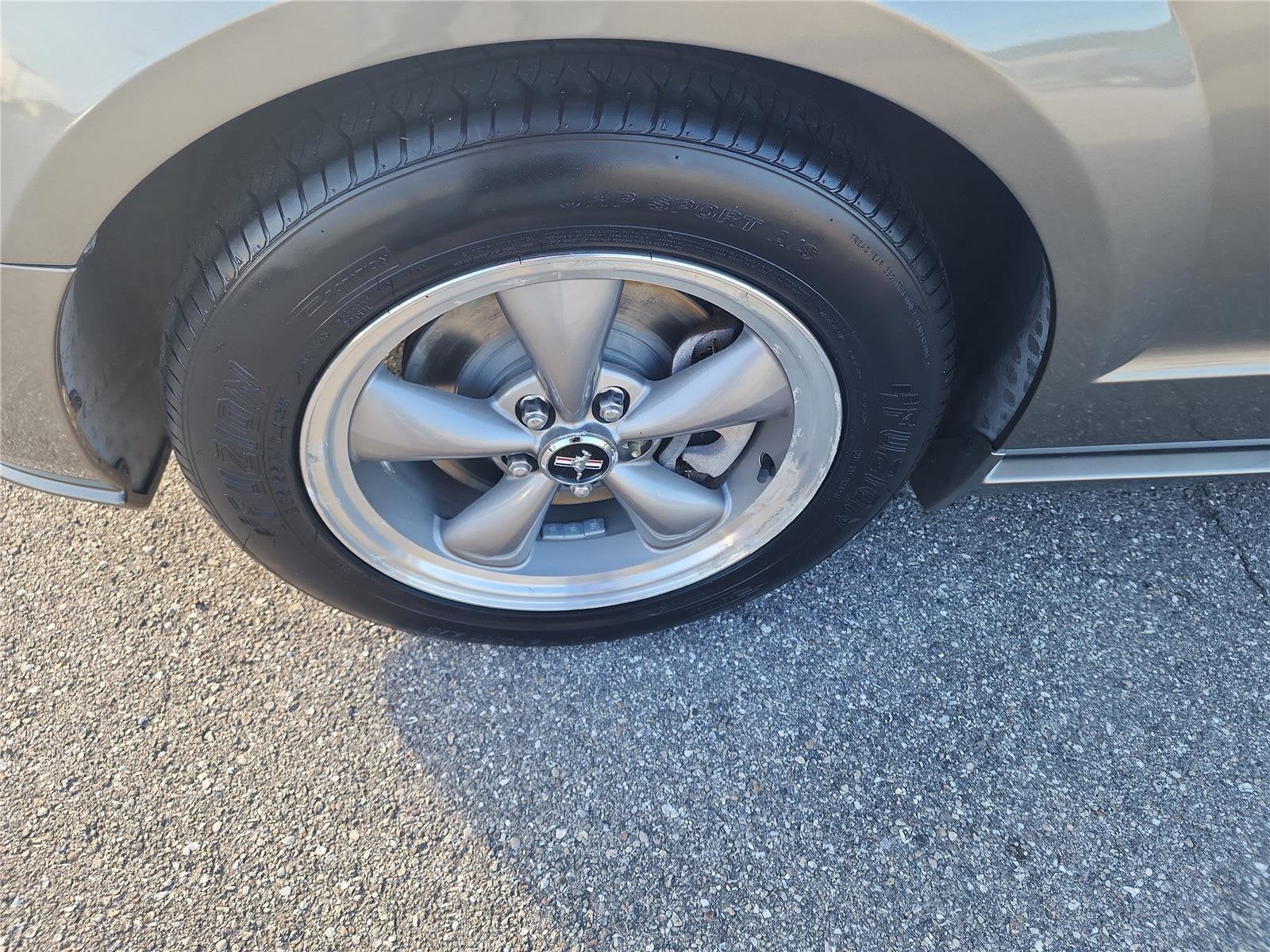 2005 Ford Mustang GT Premium