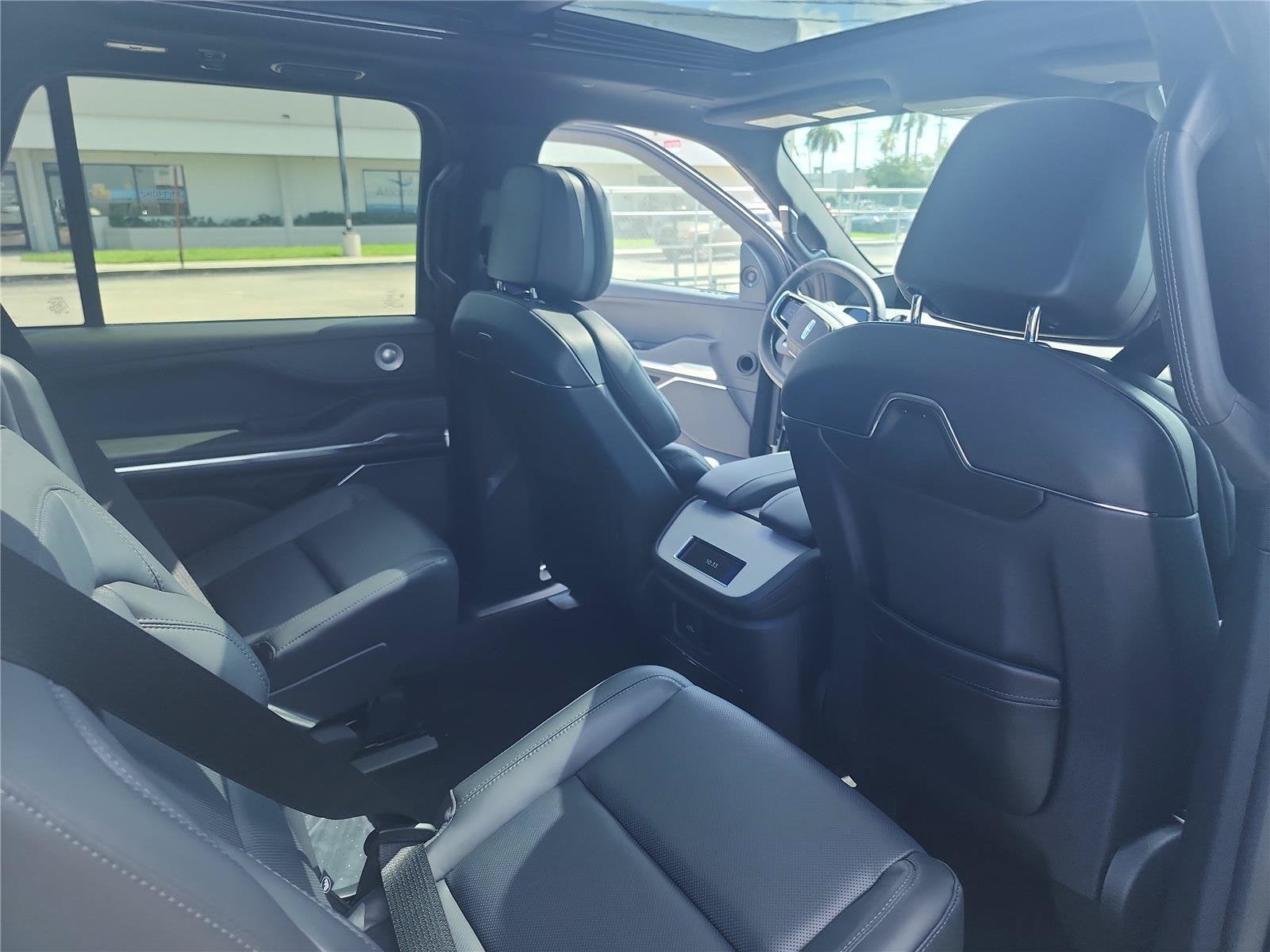 2027 Lincoln Navigator Reserve