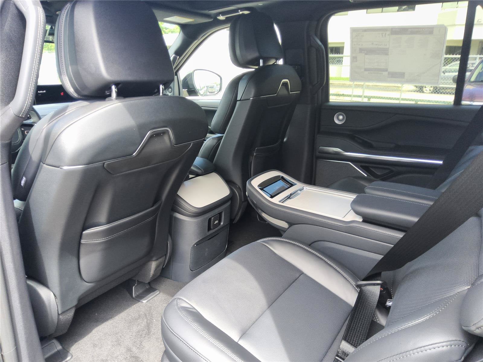 2027 Lincoln Navigator Reserve