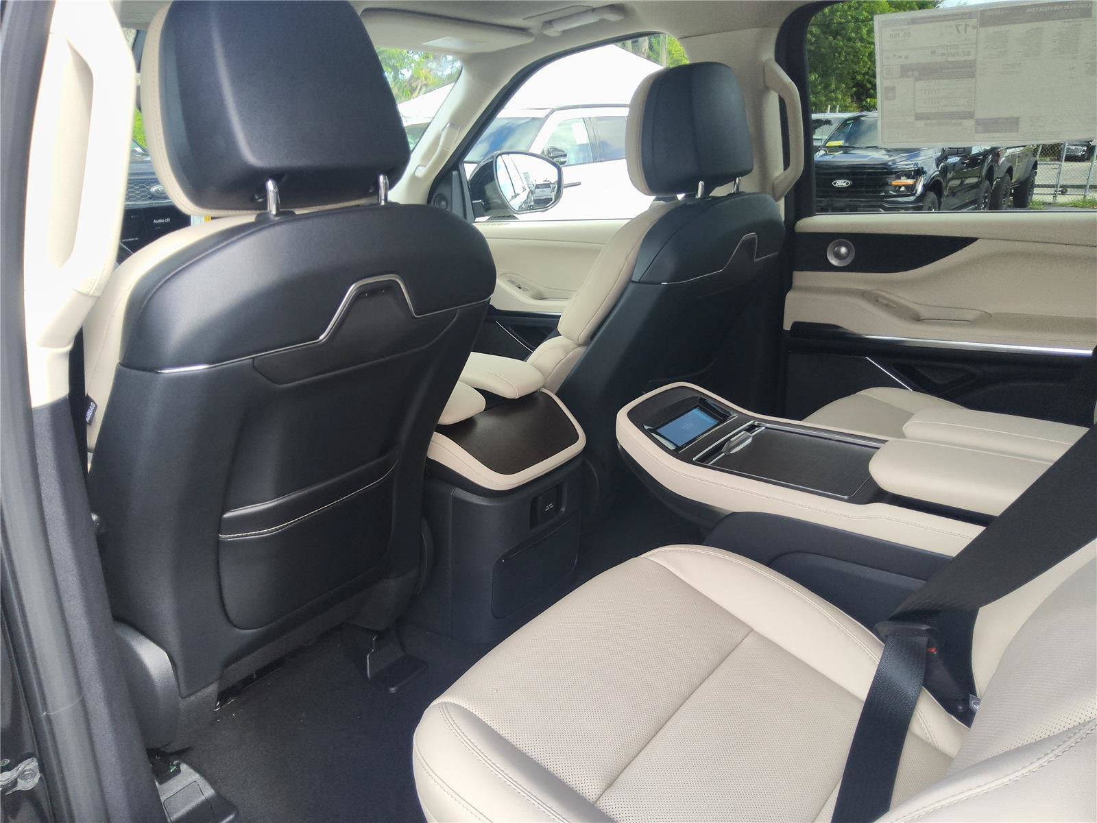 2027 Lincoln Navigator Reserve