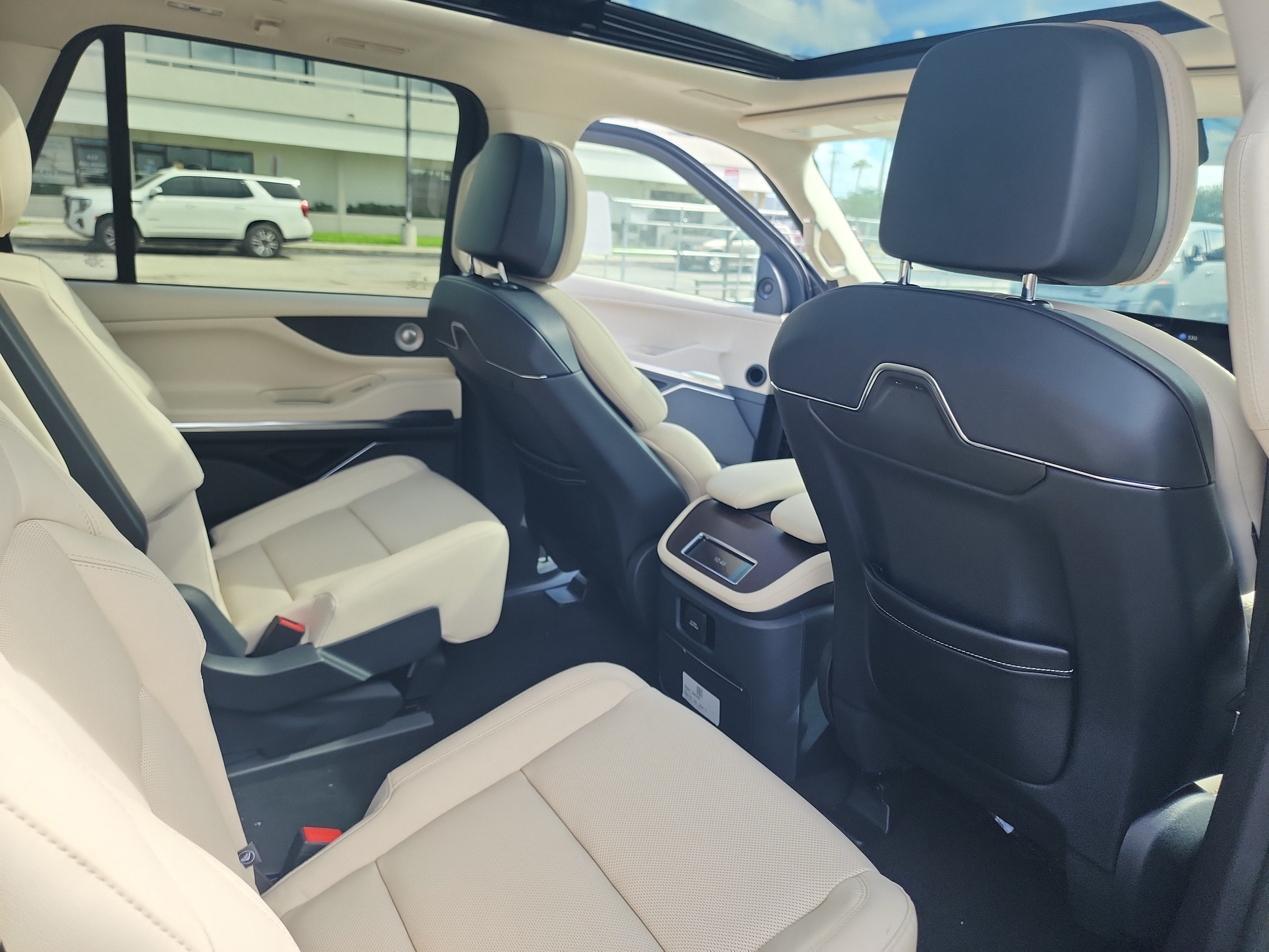 2027 Lincoln Navigator Reserve