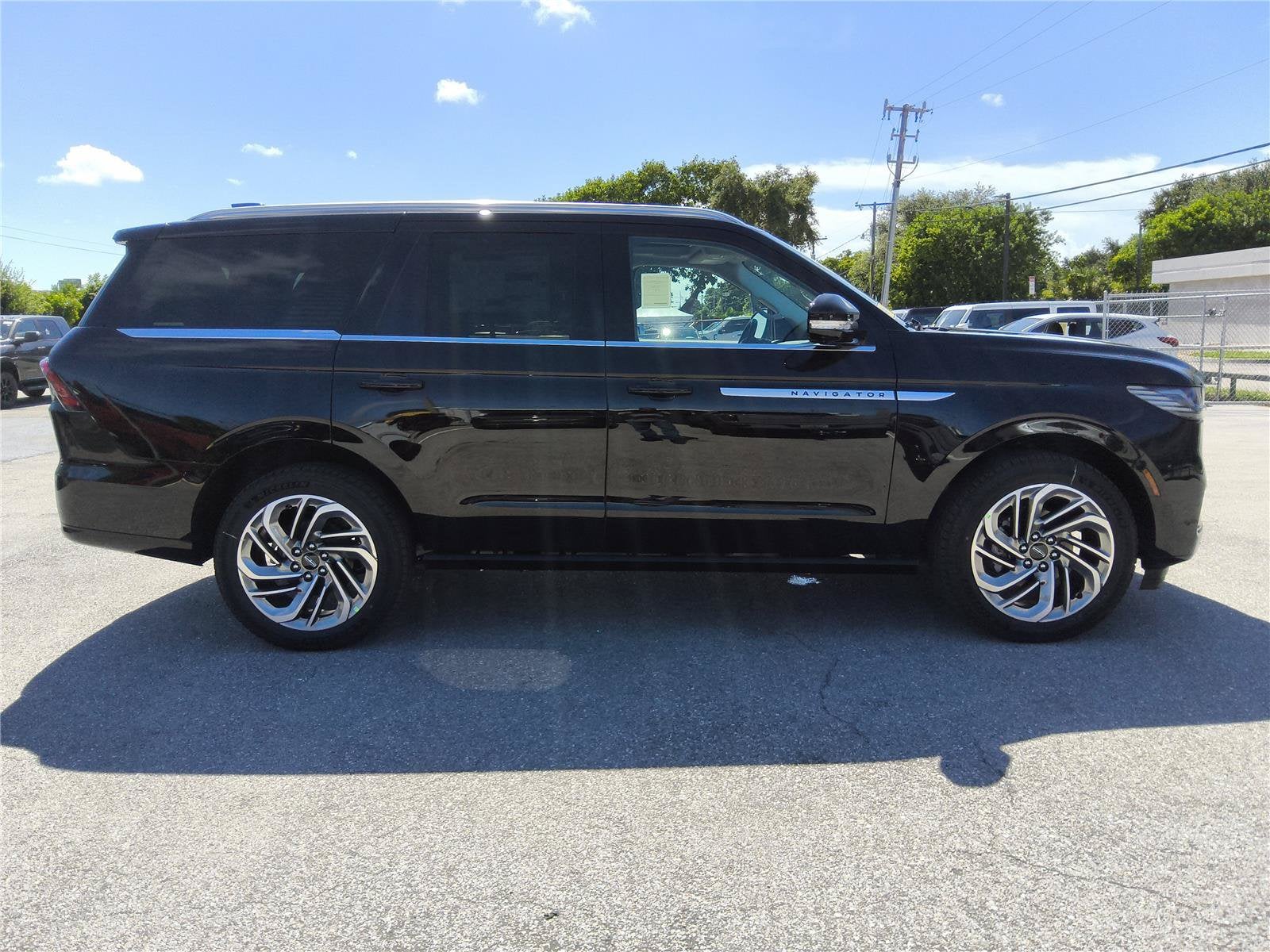 2027 Lincoln Navigator Reserve