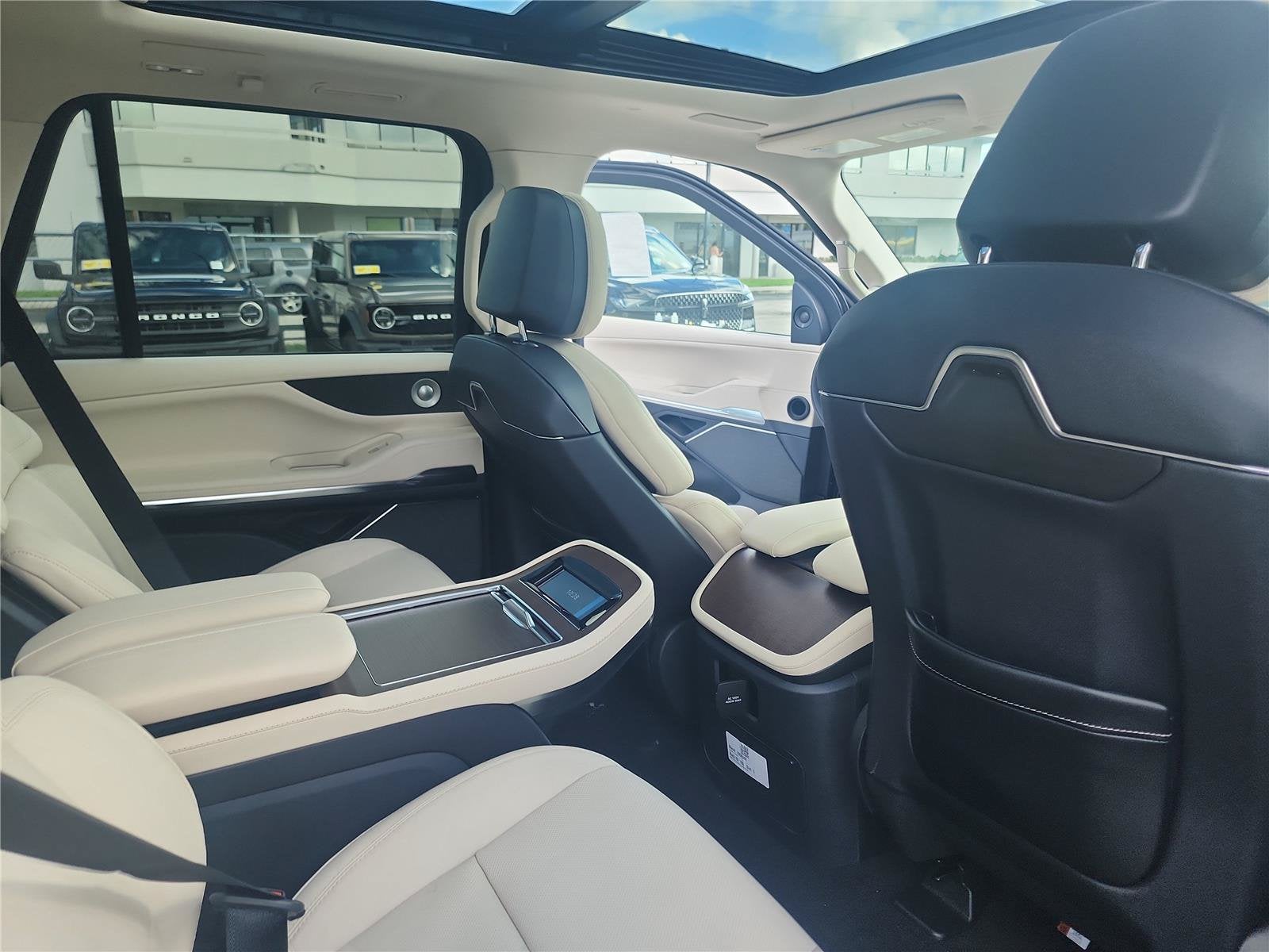 2027 Lincoln Navigator Reserve