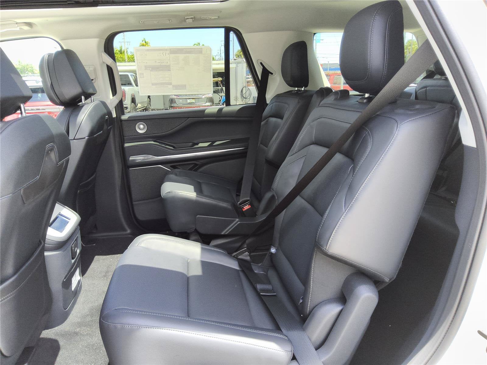 2027 Lincoln Navigator Reserve