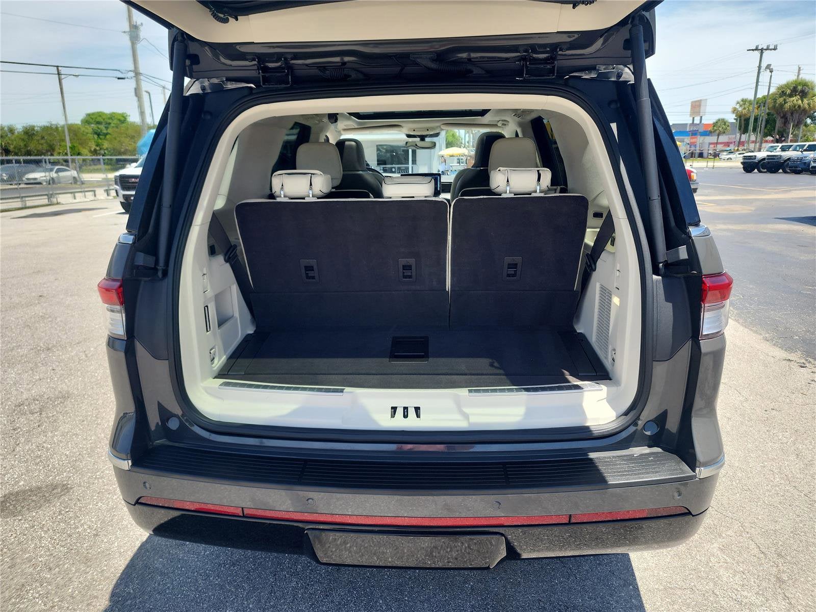 2022 Lincoln Navigator Black Label