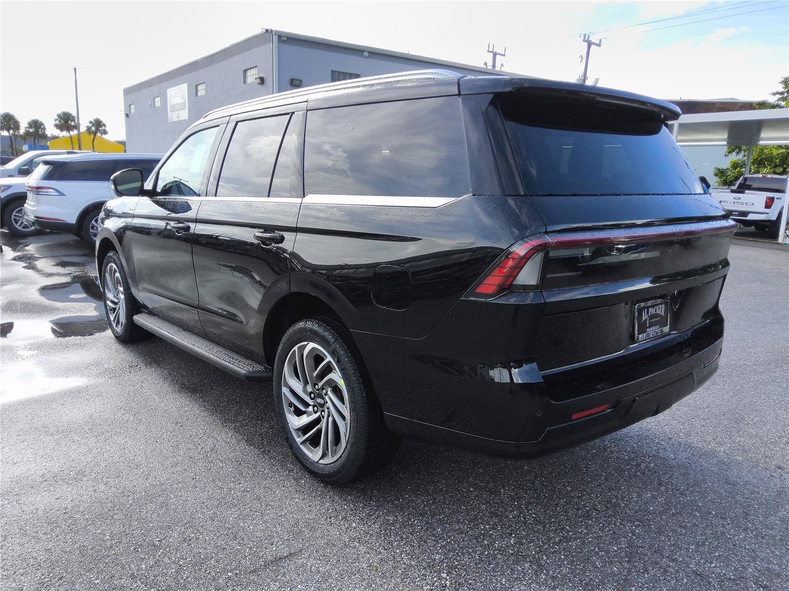 2027 Lincoln Navigator Premiere