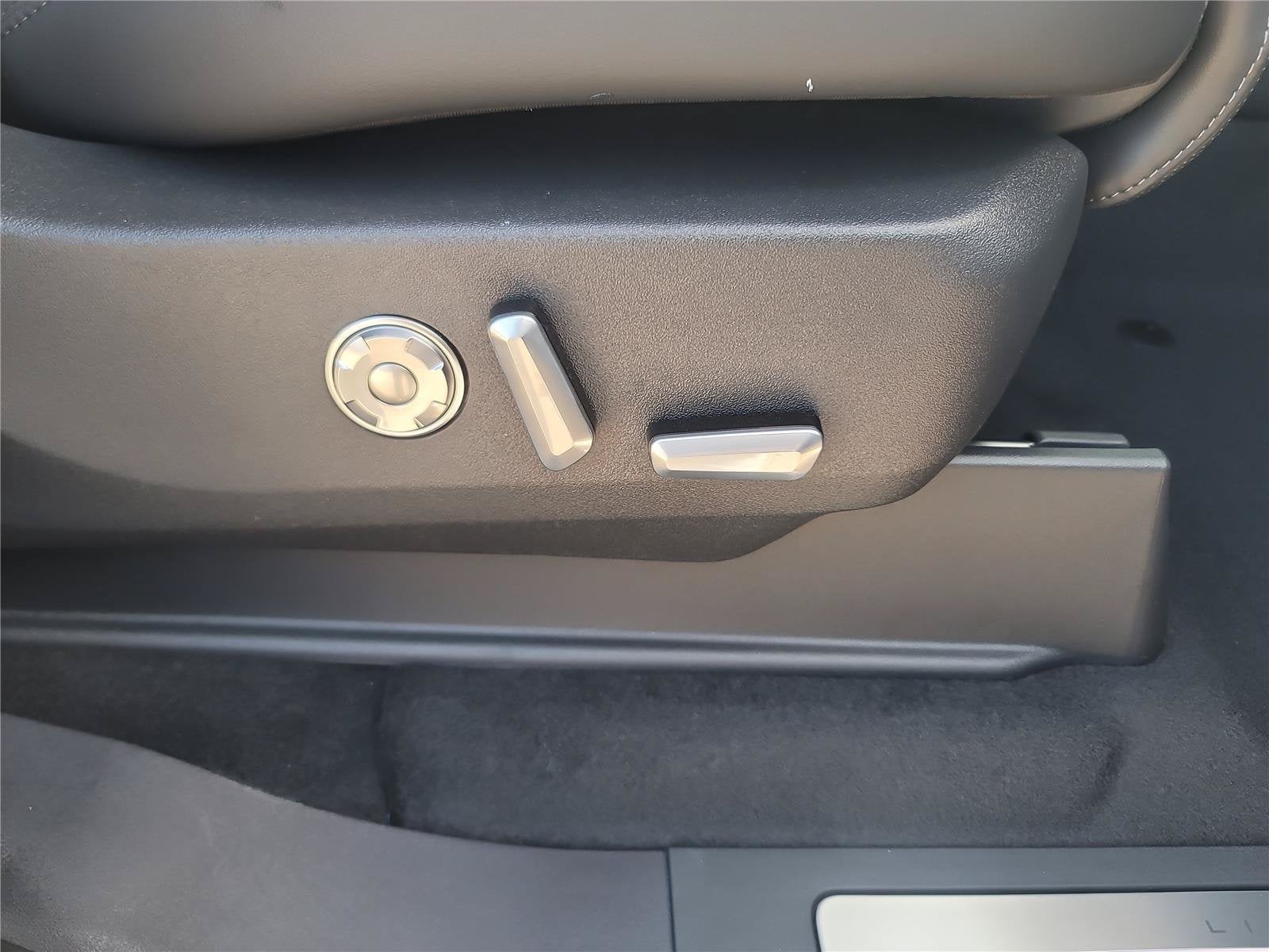 2027 Lincoln Navigator L