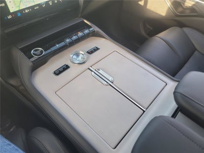 2027 Lincoln Navigator L