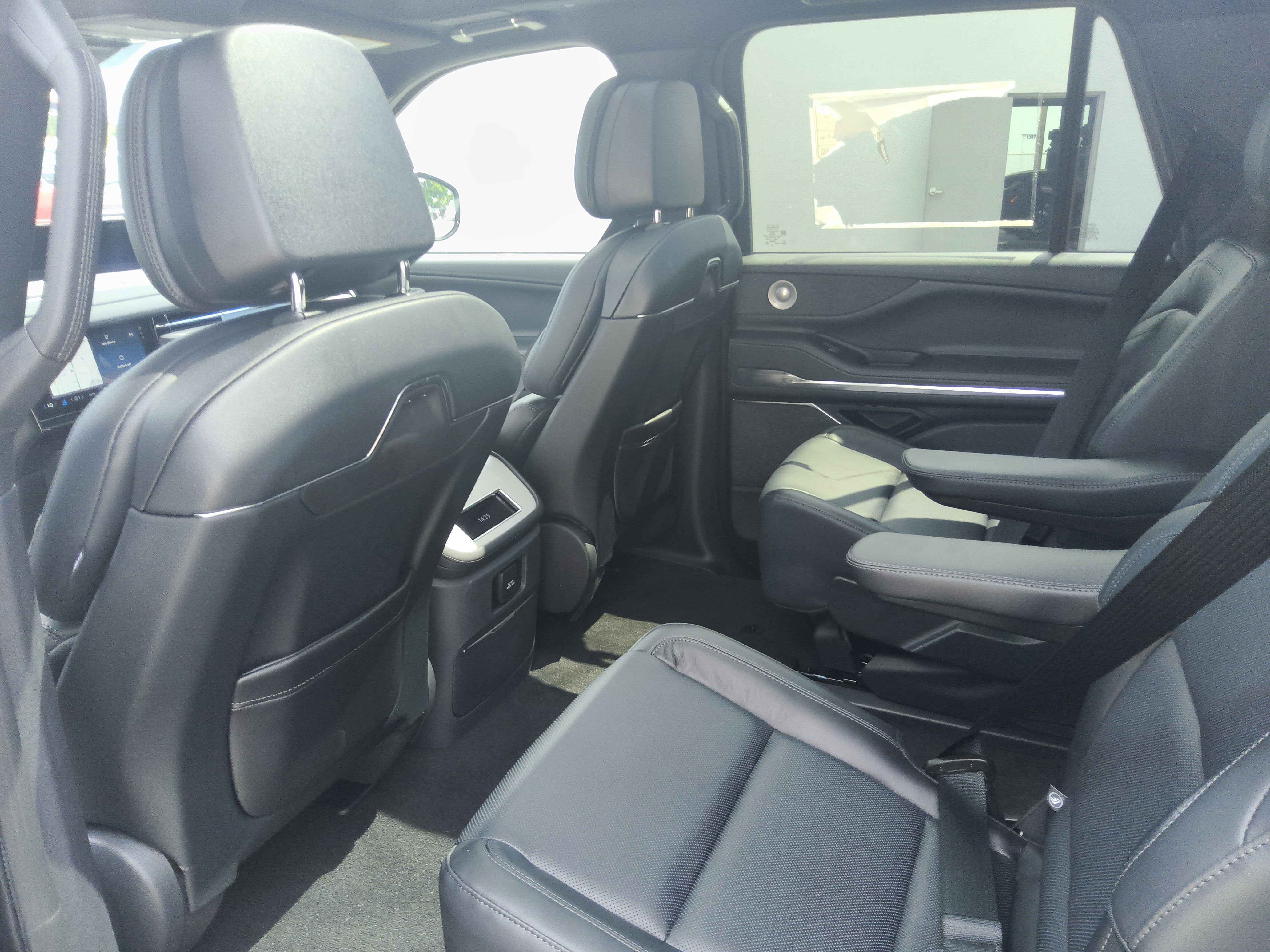 2027 Lincoln Navigator L