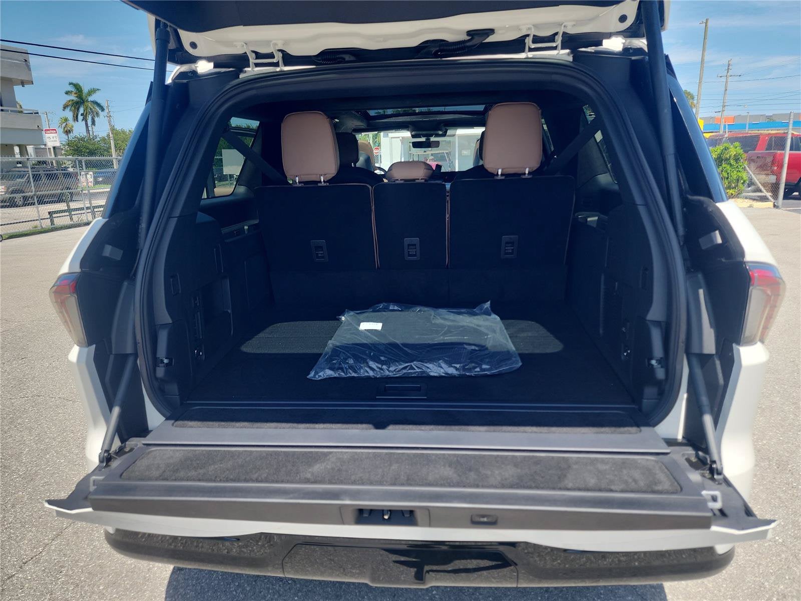 2027 Lincoln Navigator L