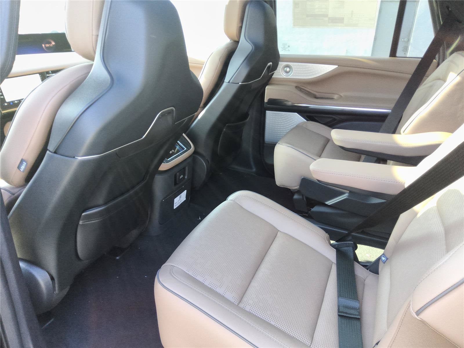 2027 Lincoln Navigator L