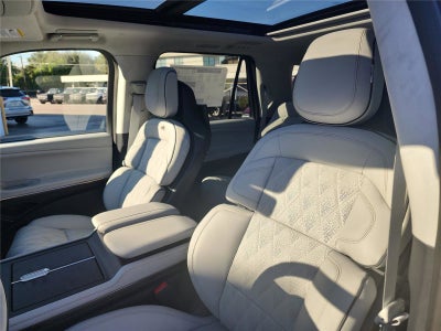 2025 Lincoln Navigator L
