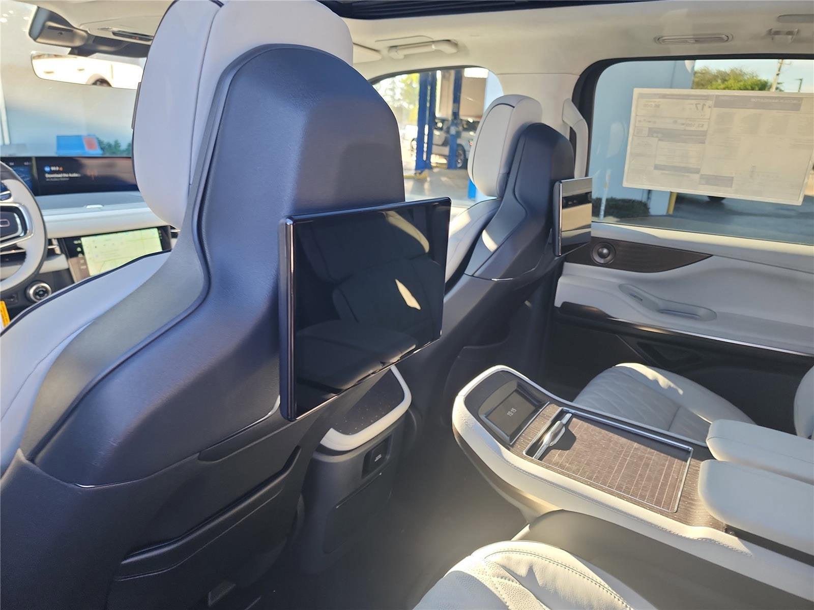 2025 Lincoln Navigator L