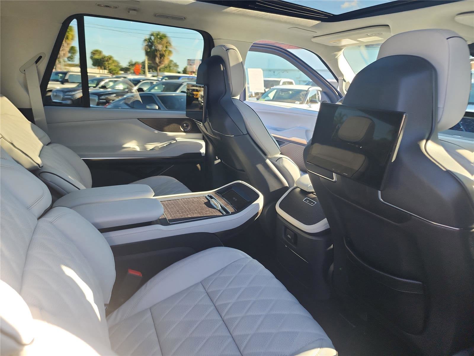 2025 Lincoln Navigator L