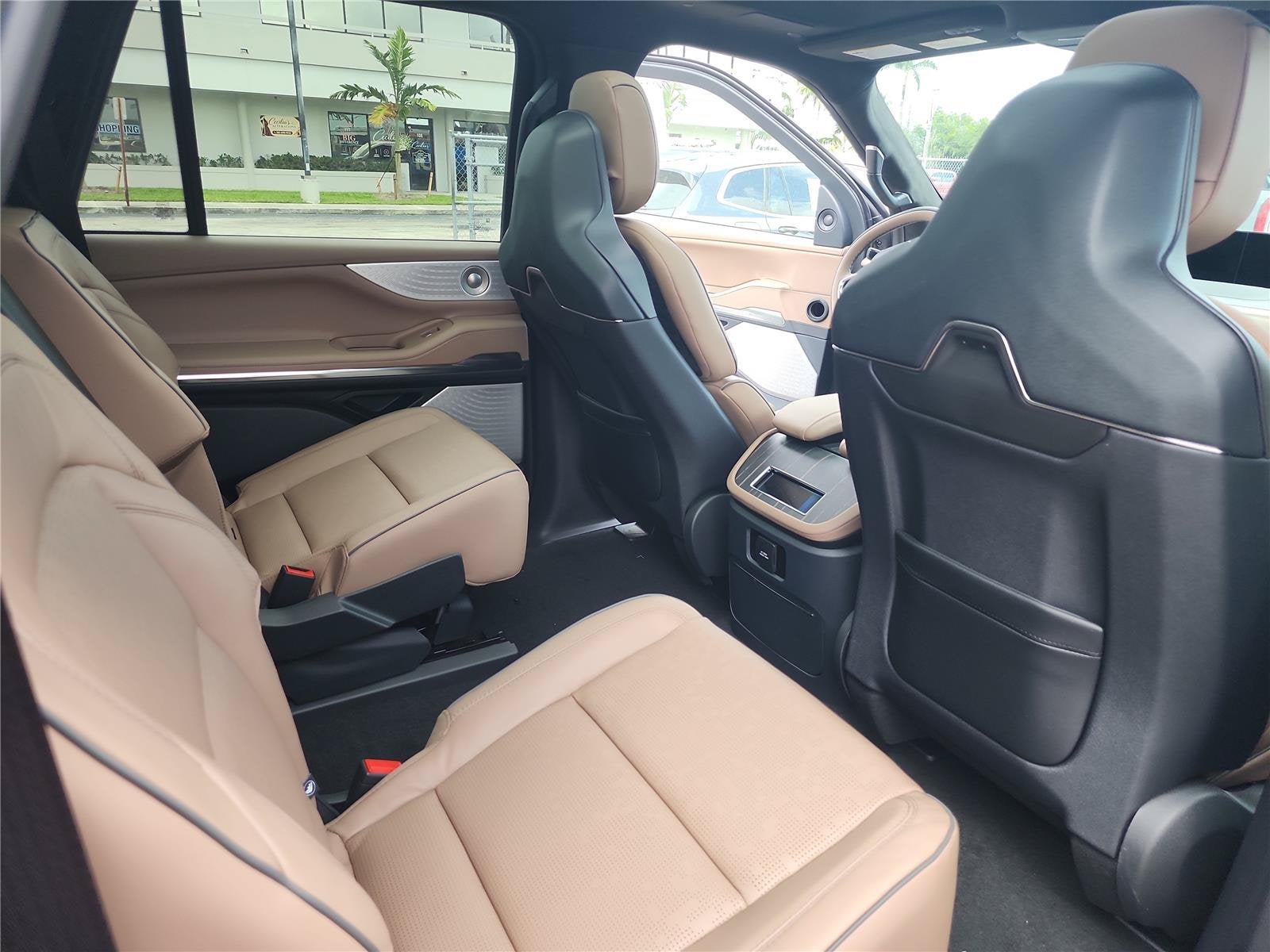 2027 Lincoln Navigator L
