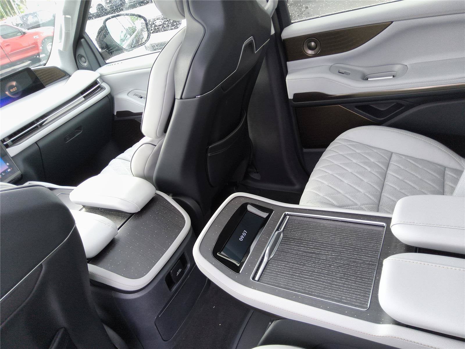 2027 Lincoln Navigator L