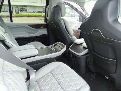 2027 Lincoln Navigator L