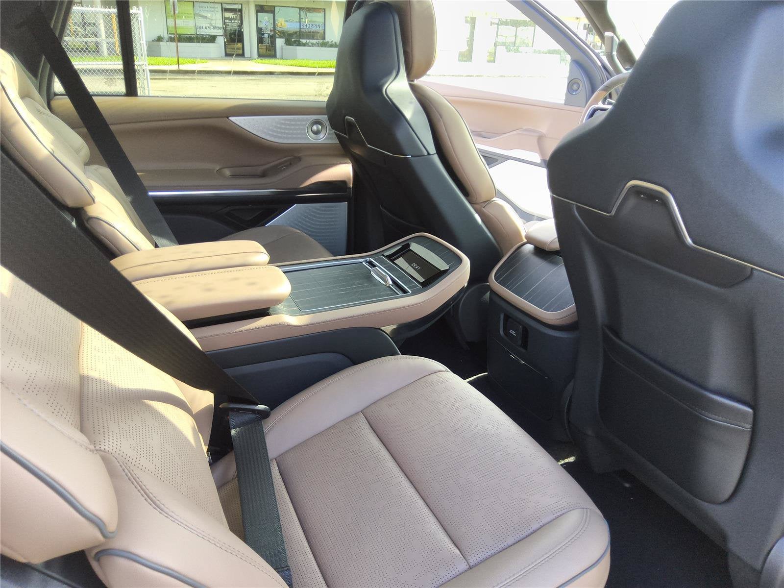 2027 Lincoln Navigator L
