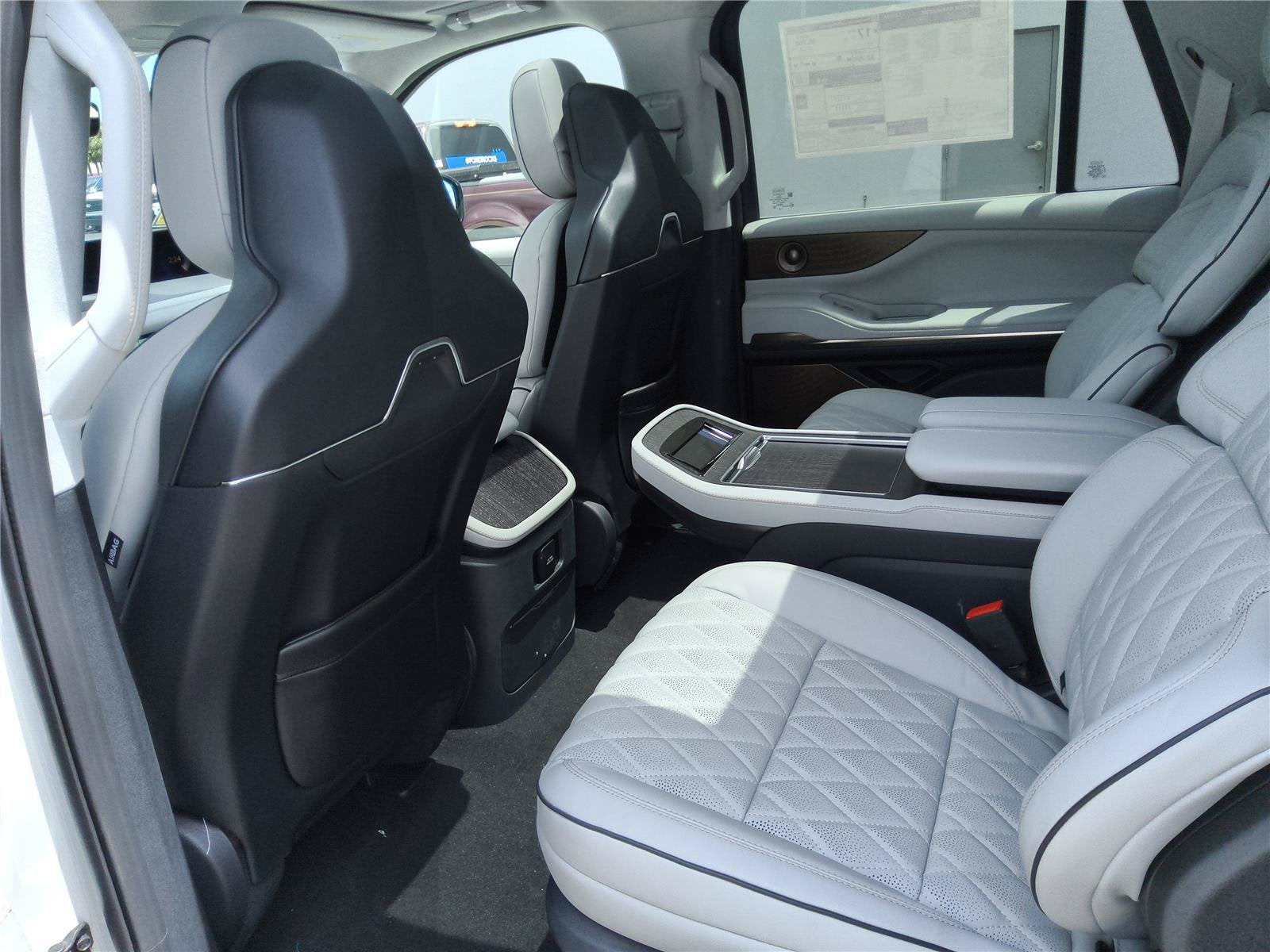 2027 Lincoln Navigator L