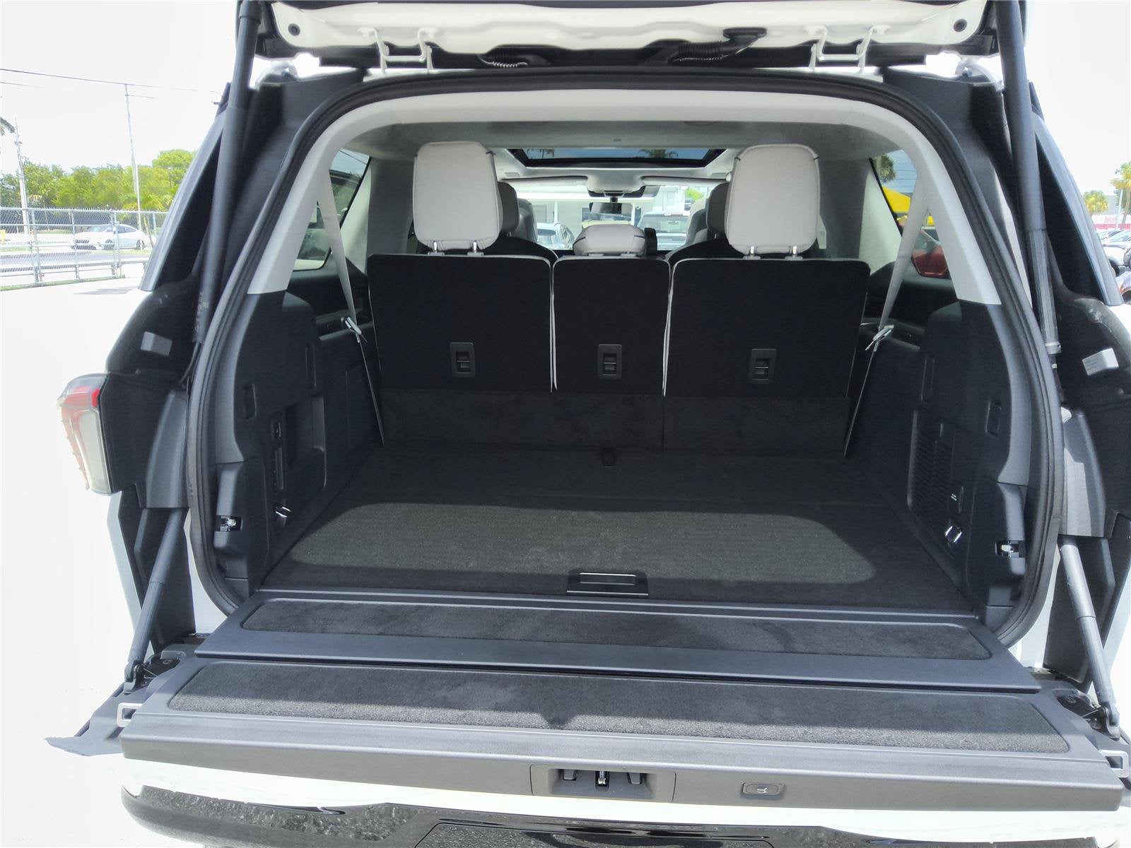 2027 Lincoln Navigator L