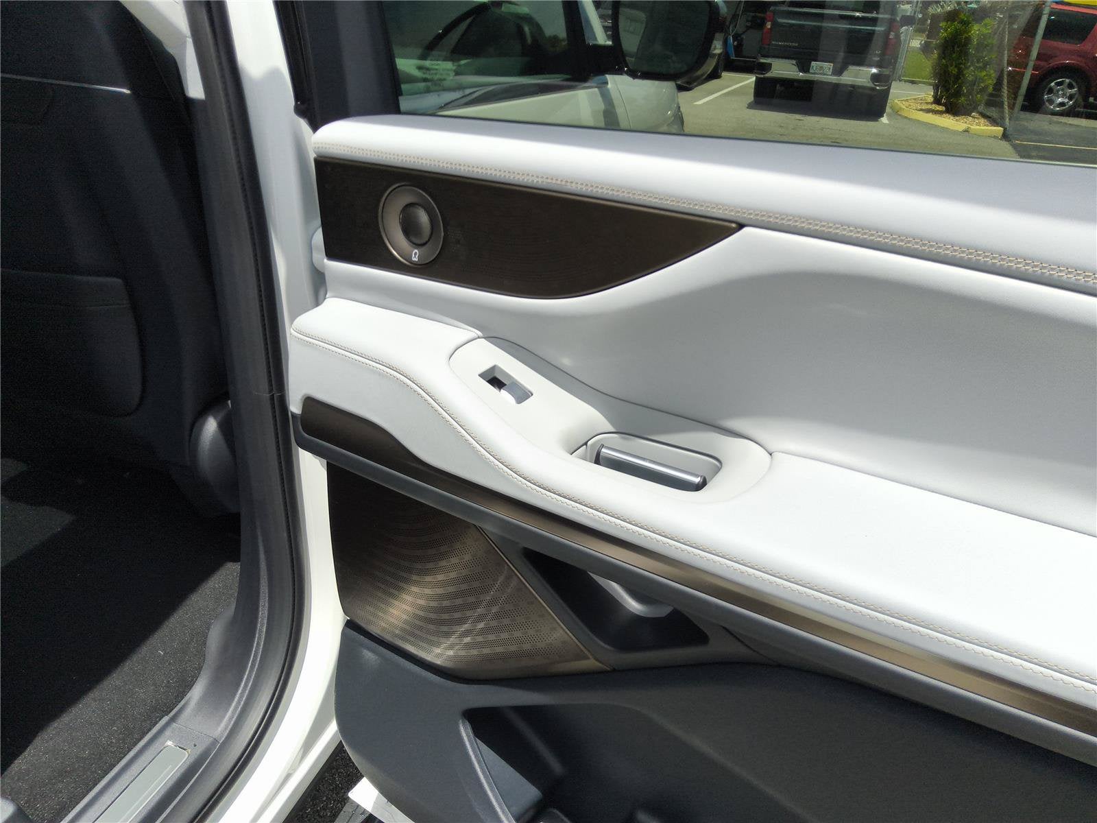 2027 Lincoln Navigator L