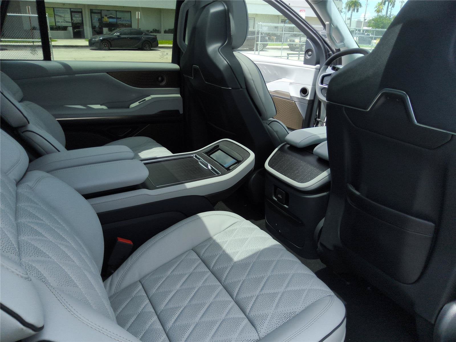 2027 Lincoln Navigator L
