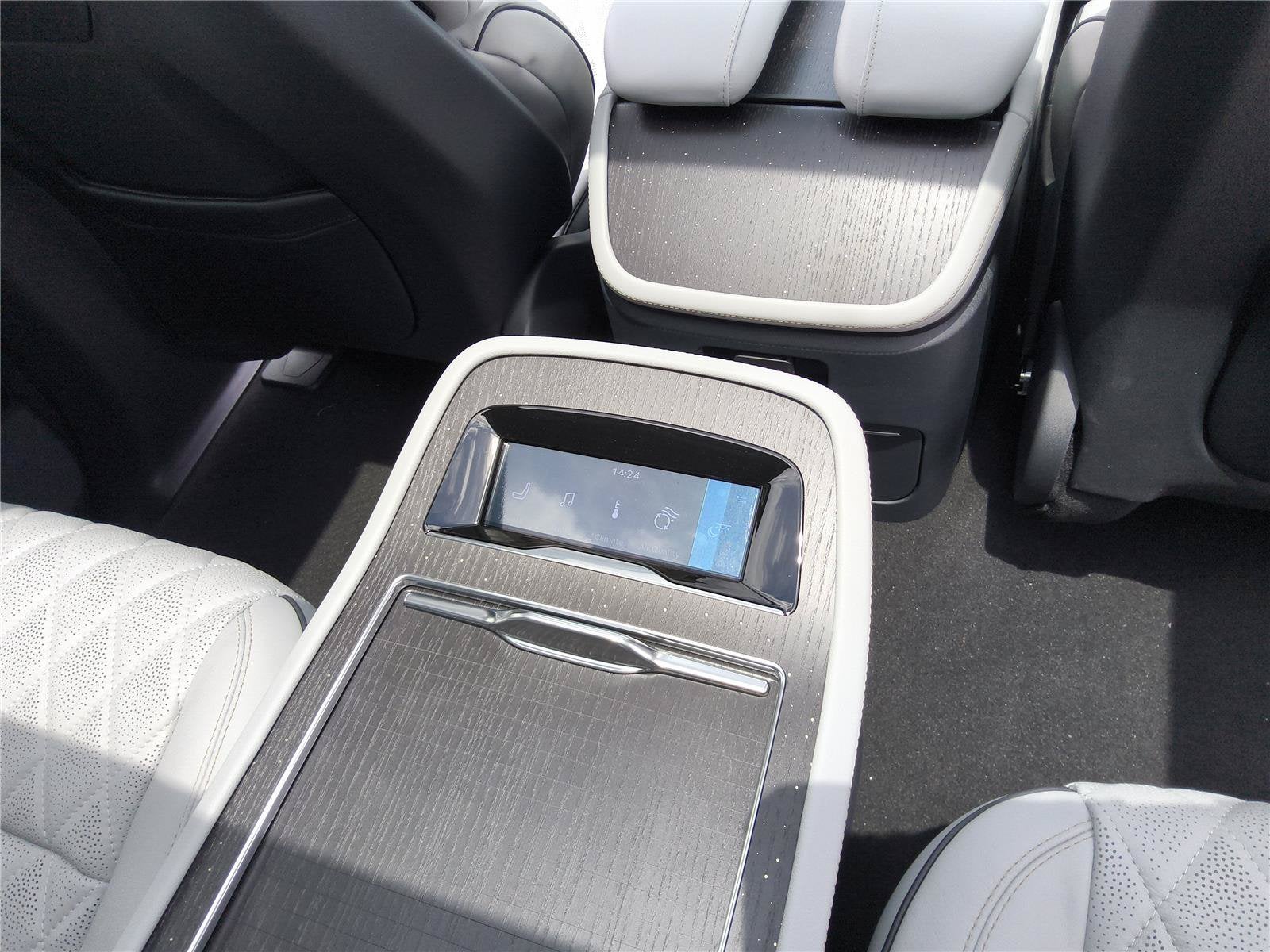 2027 Lincoln Navigator L