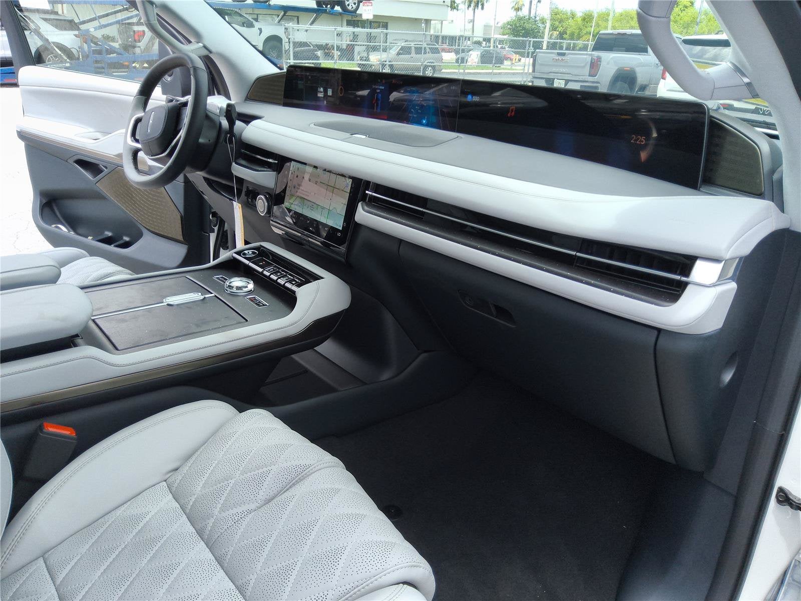 2027 Lincoln Navigator L