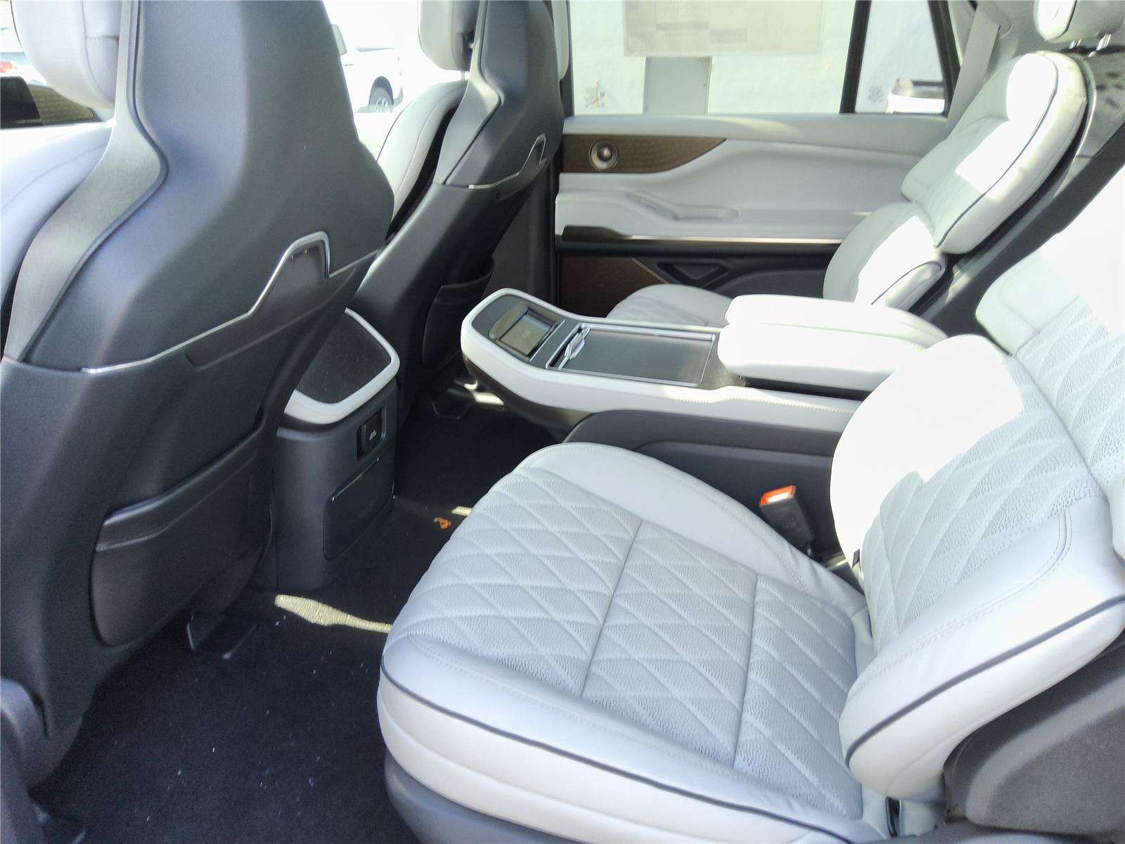 2027 Lincoln Navigator L