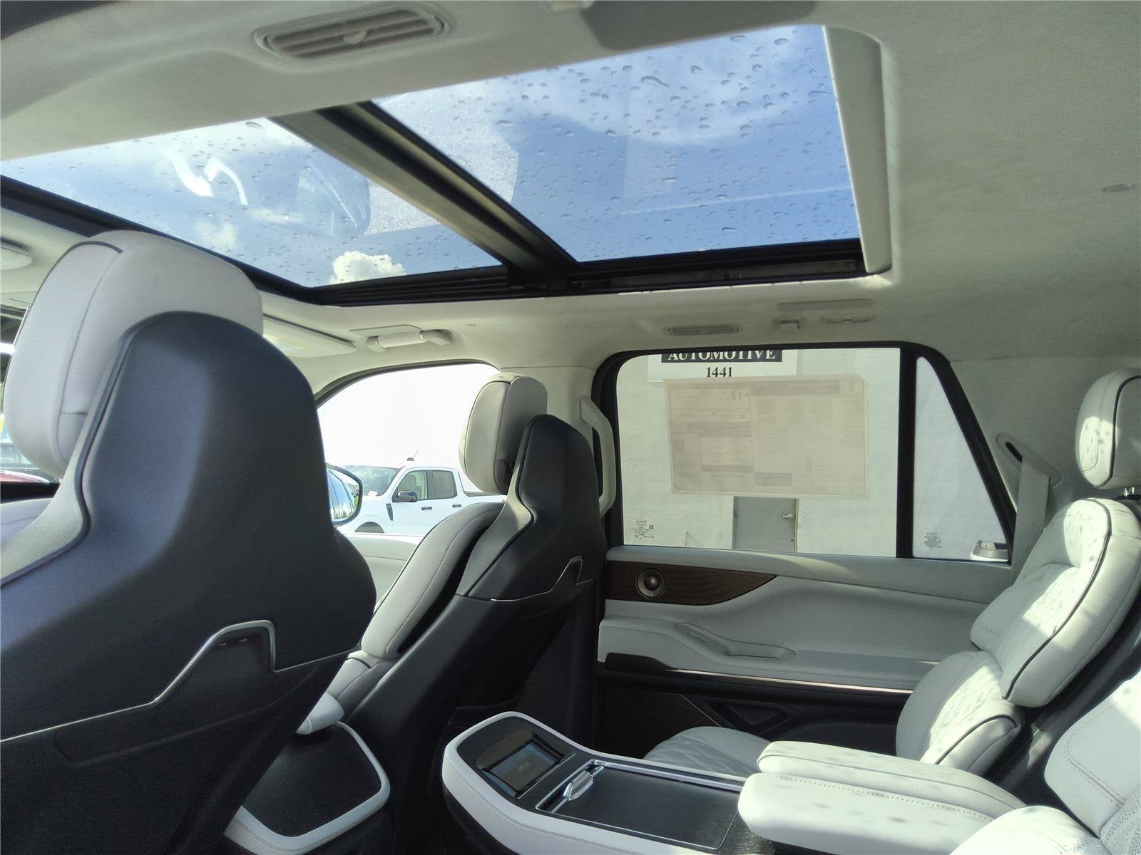 2027 Lincoln Navigator L
