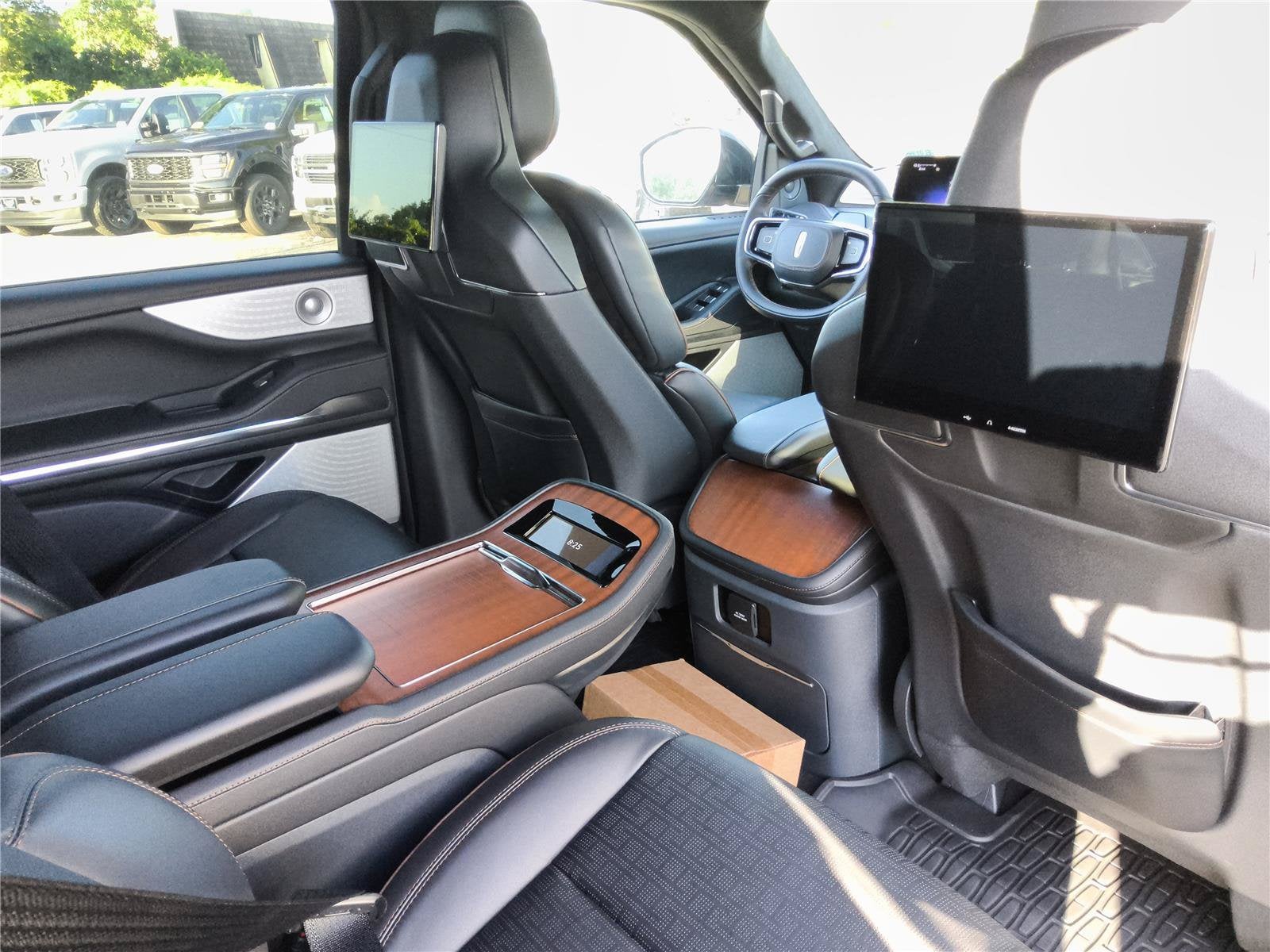 2027 Lincoln Navigator L