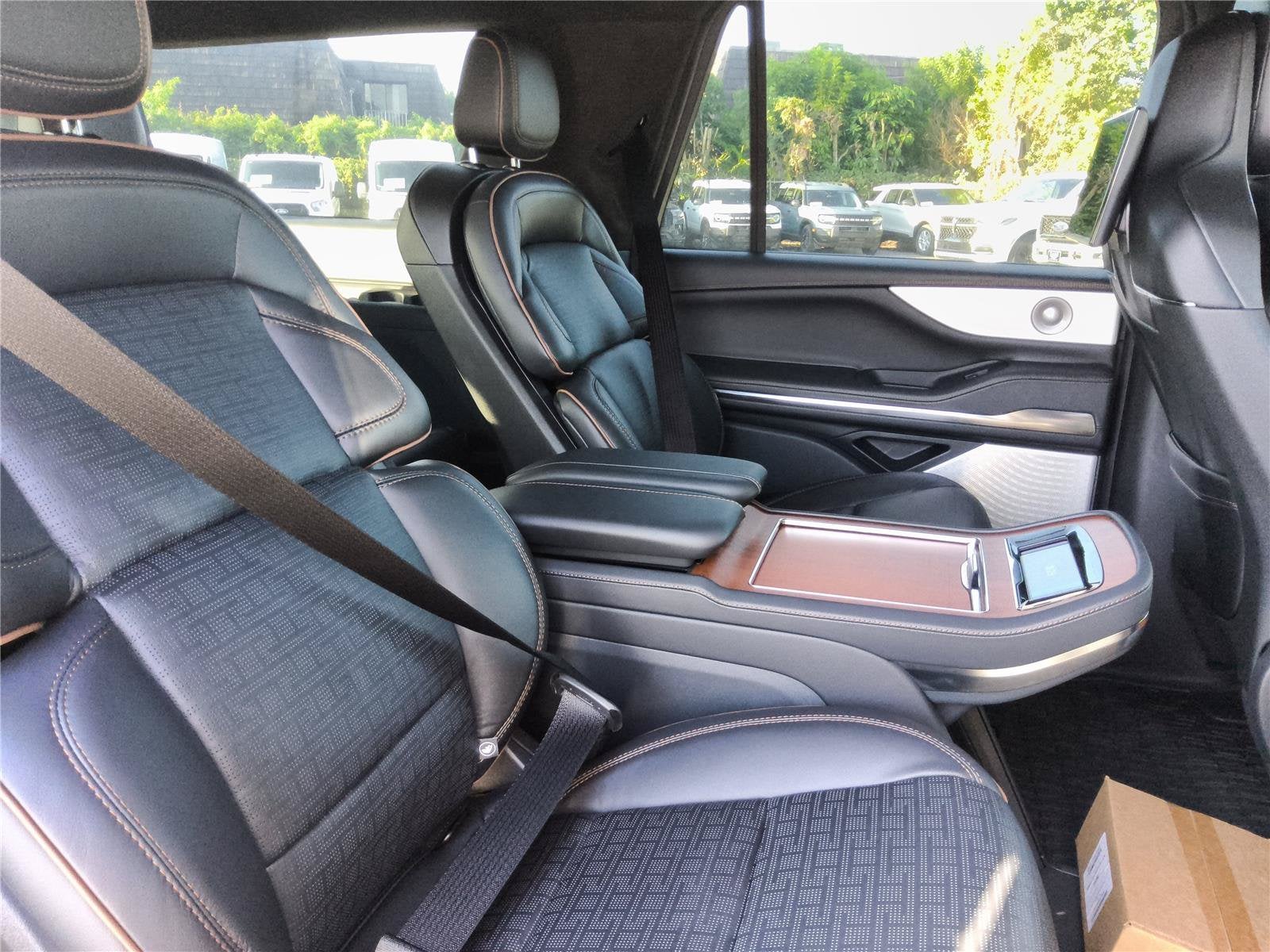 2027 Lincoln Navigator L