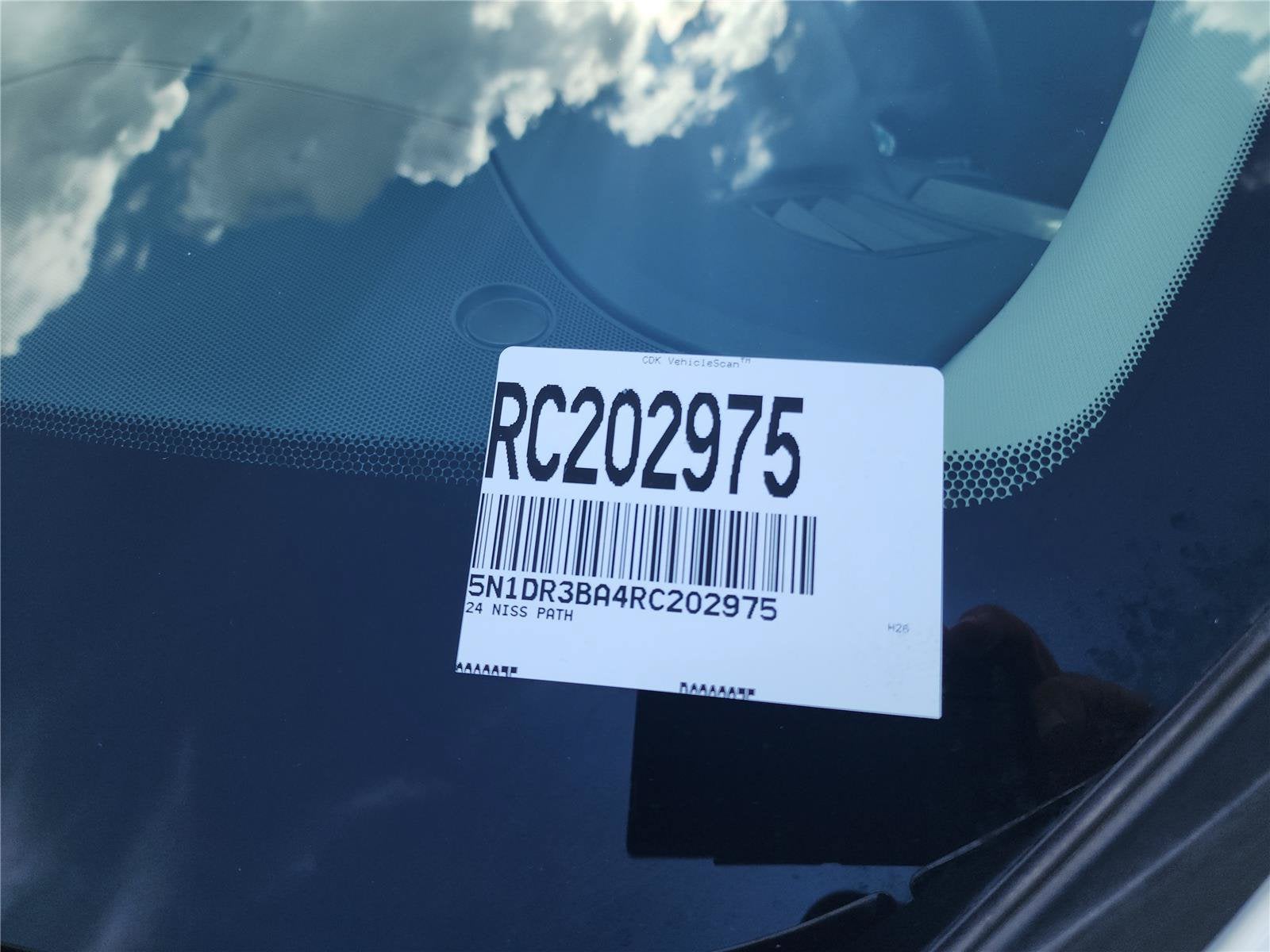 2024 Nissan Pathfinder SV