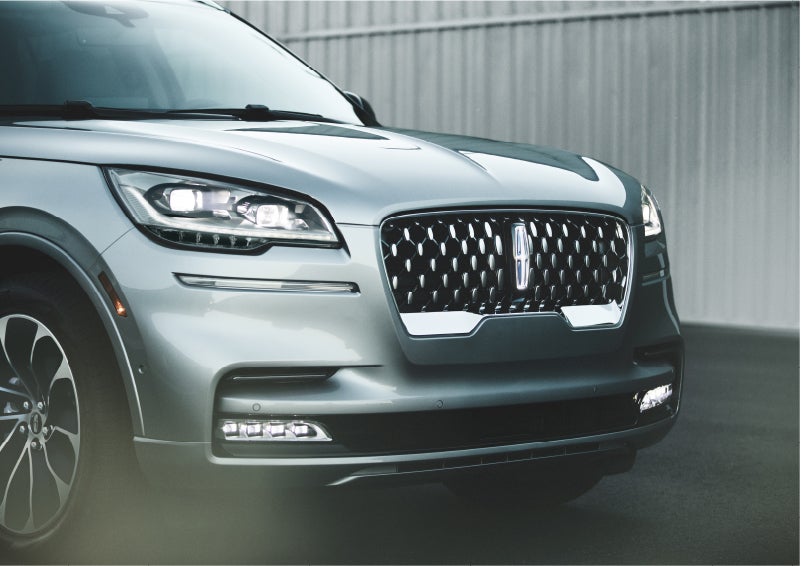 The available adaptive pixel LED headlamps of the 2023 Lincoln Aviator® SUV activated | Al Packer Lincoln in West Palm Beach FL