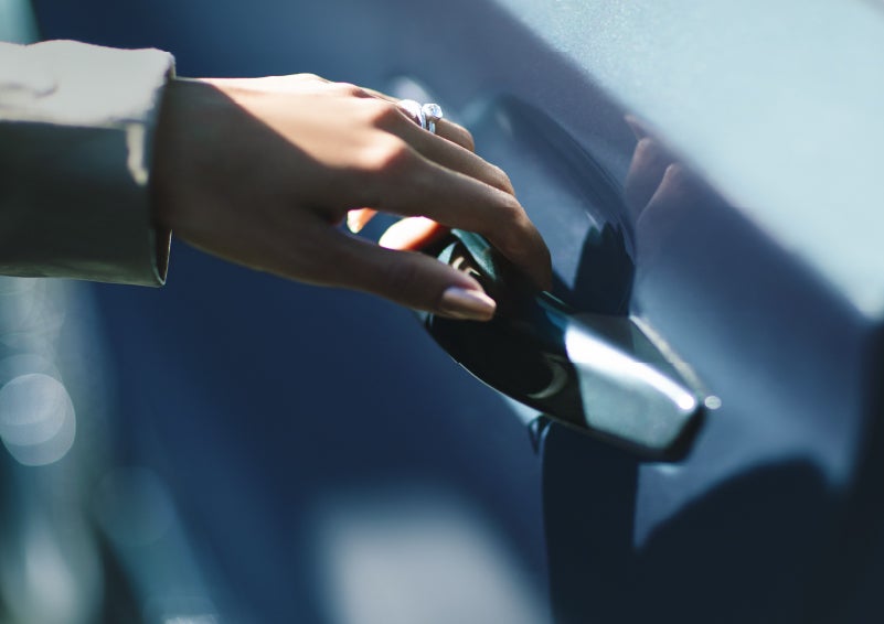 A hand gracefully grips the Light Touch Handle of a 2024 Lincoln Aviator® SUV to demonstrate its ease of use | Al Packer Lincoln in West Palm Beach FL