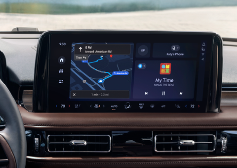 The 13.2-inch LCD touchscreen is showcased. | Al Packer Lincoln in West Palm Beach FL