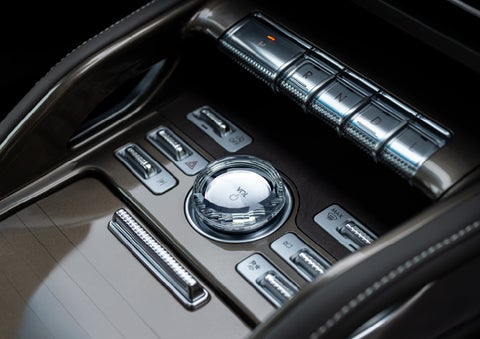 A crystal-inspired volume knob is shown in the center floor console of a 2025 Lincoln Nautilus® SUV. | Al Packer Lincoln in West Palm Beach FL